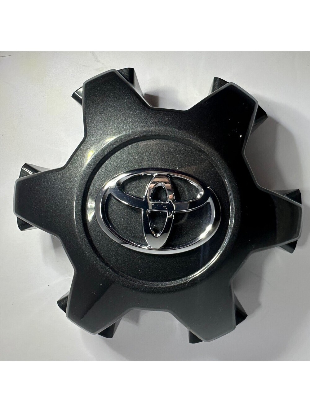 Toyota Tacoma 4260B-04050 OEM Wheel Center Rim Cap Hub Cover
